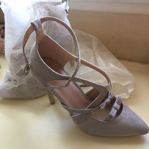 woman’s grey heels. never worn!